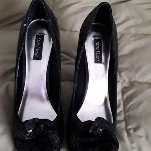 WHITE HOUSE BLACK MARKET SEQUIN 9.5 M BLACK HEELS